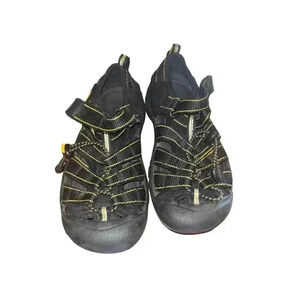 KEEN youth size 4 waterproof sandals shoes